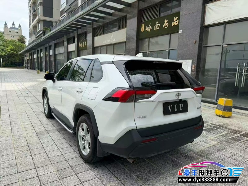 21年丰田RAV4轿车抵押车出售