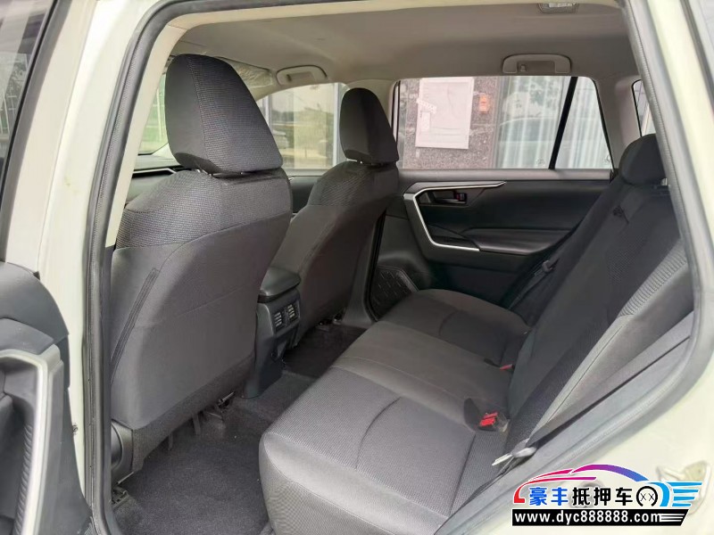 21年丰田RAV4轿车抵押车出售