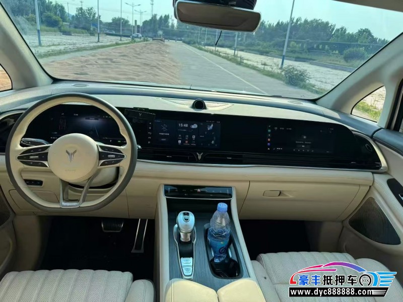 22年岚图梦想家轿车抵押车出售