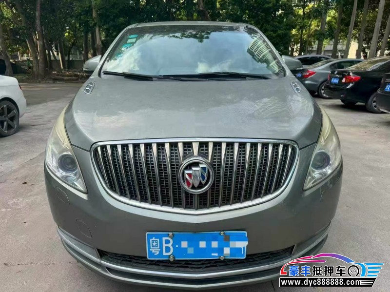 抵押车出售16年别克GL8轿车