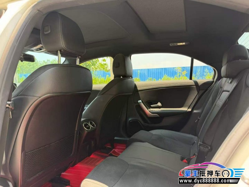 22年奔驰A轿车抵押车出售