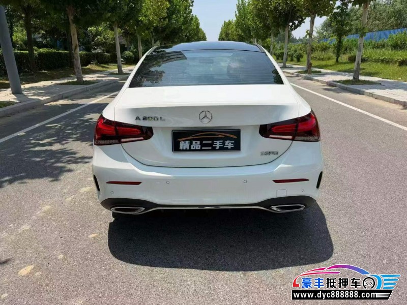 22年奔驰A轿车抵押车出售