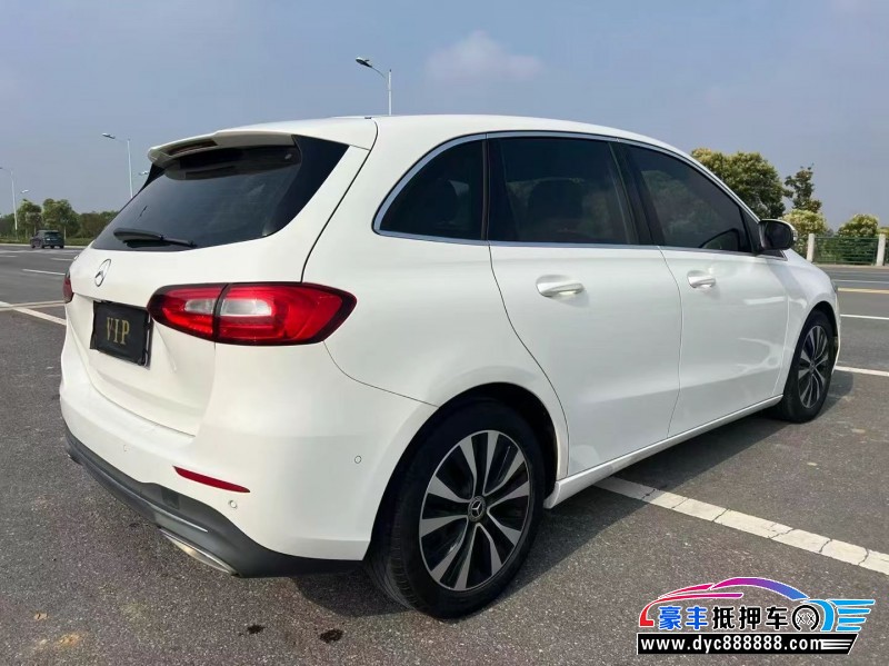 21年奔驰B轿车抵押车出售