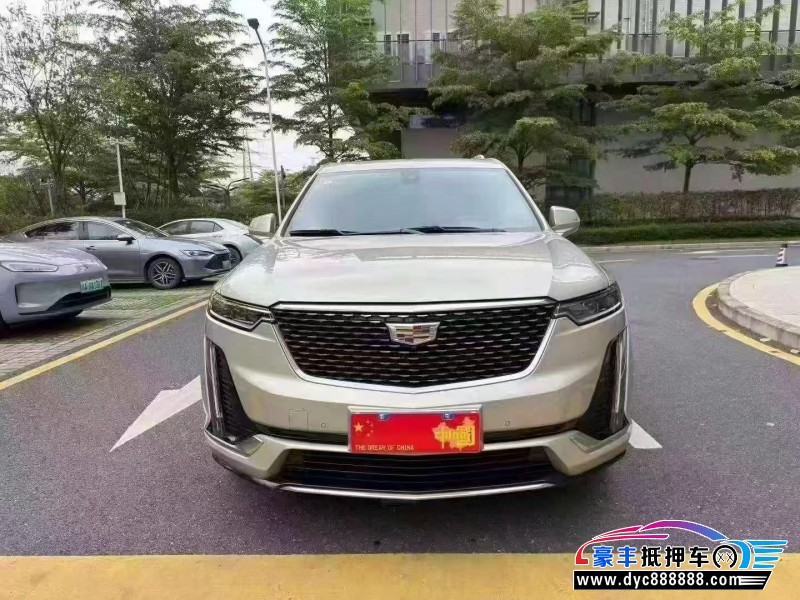 抵押车出售22年凯迪拉克xt6轿车