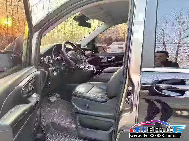 18年奔驰V轿车抵押车出售