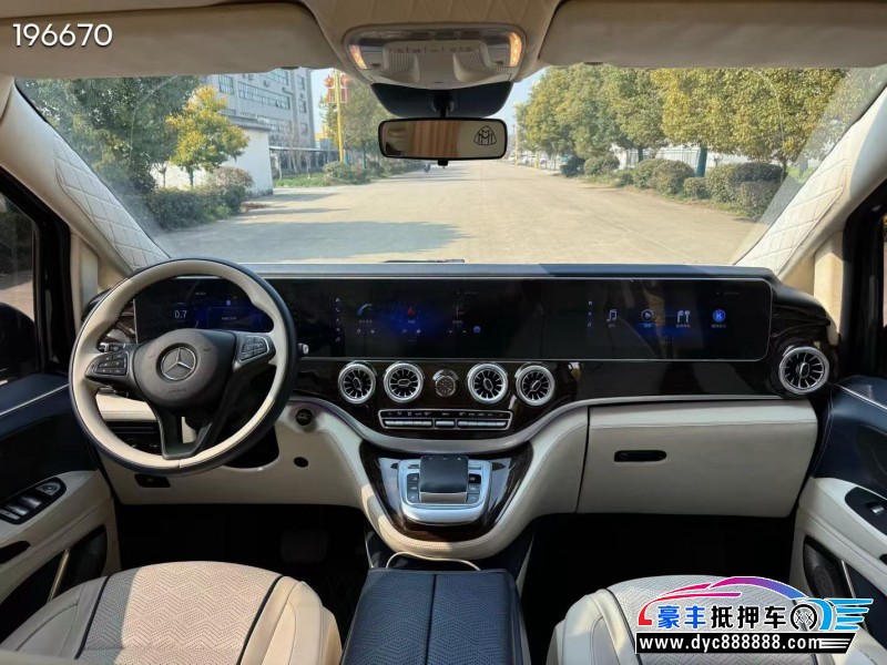 21年奔驰V轿车抵押车出售