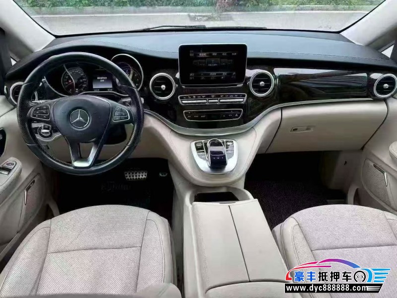 17年奔驰V轿车抵押车出售