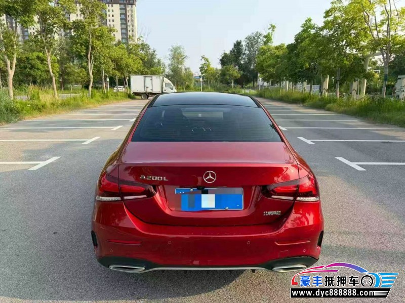 19年奔驰A轿车抵押车出售