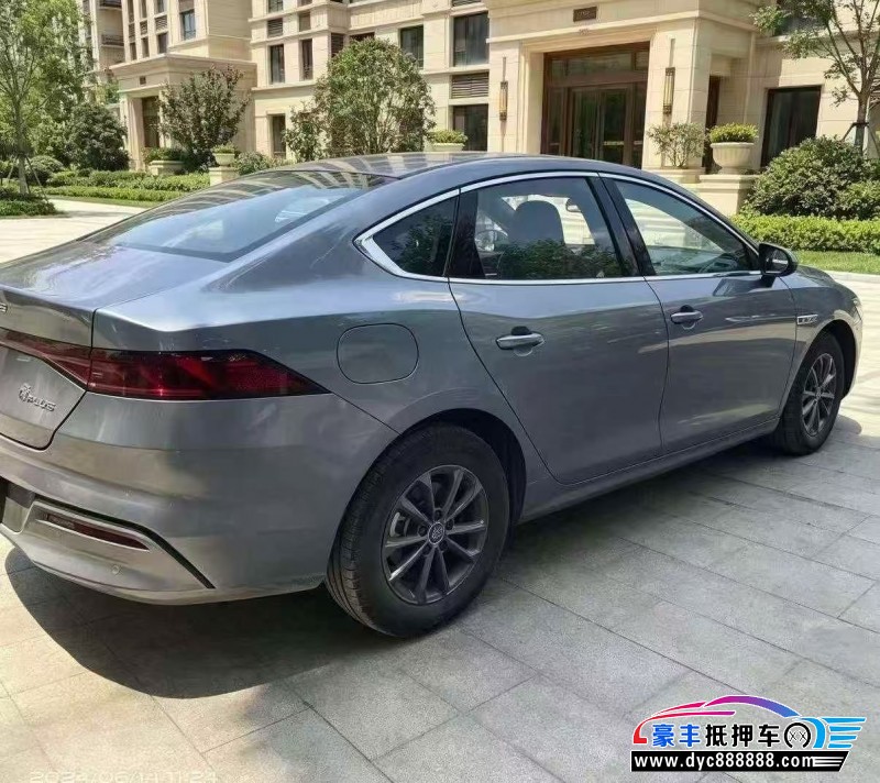 25年比亚迪秦轿车抵押车出售