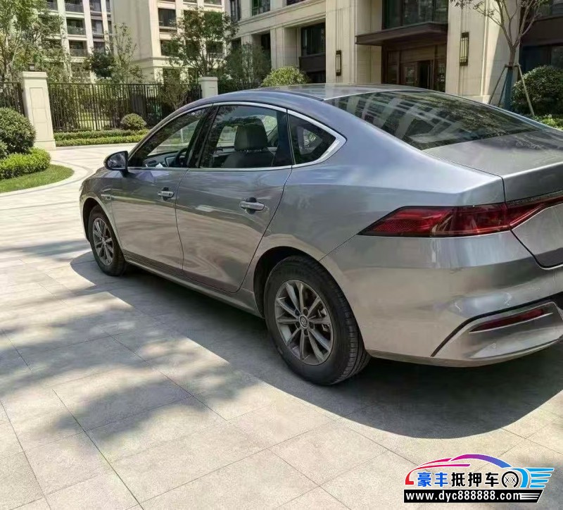 25年比亚迪秦轿车抵押车出售