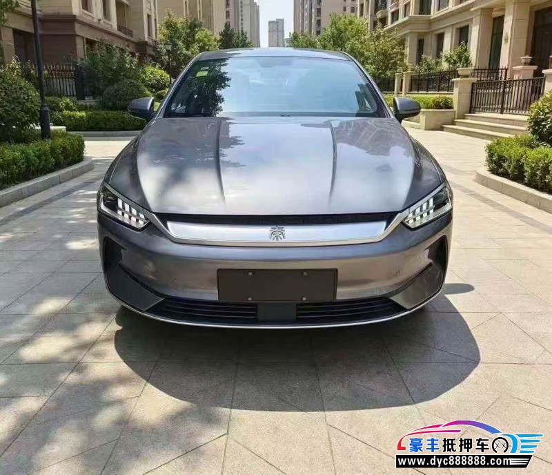 抵押车出售25年比亚迪秦轿车