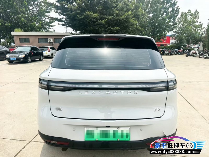 25年零跑B10轿车抵押车出售