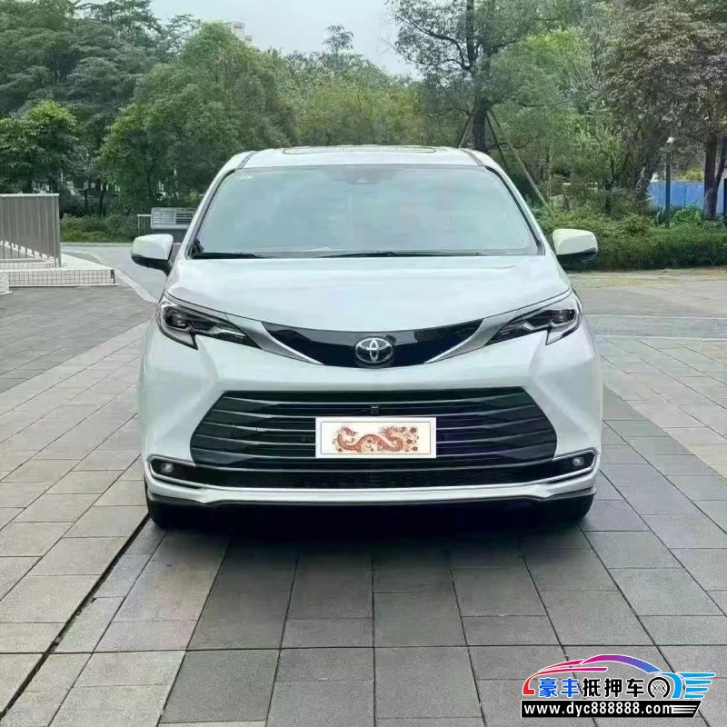 抵押车出售26年丰田塞纳轿车