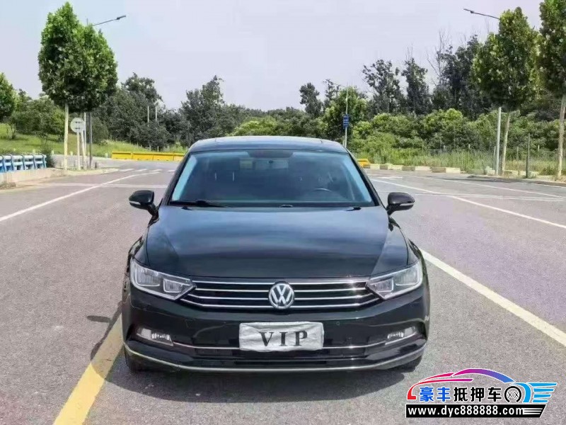 抵押车出售17年大众迈腾轿车