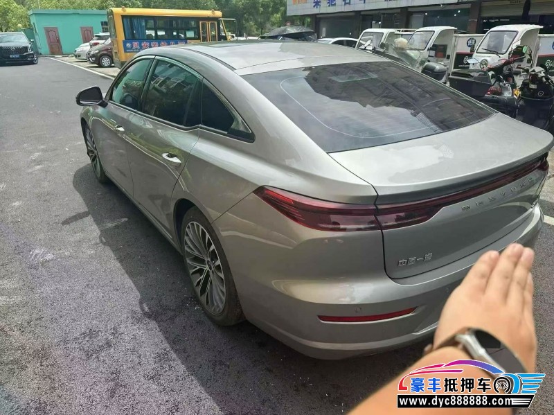 25年奔腾B70轿车抵押车出售