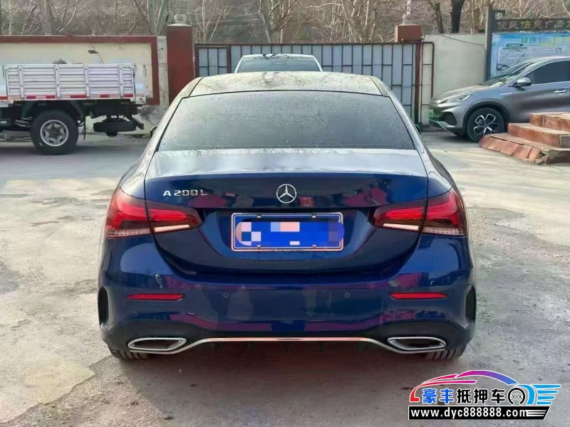 22年奔驰A轿车抵押车出售