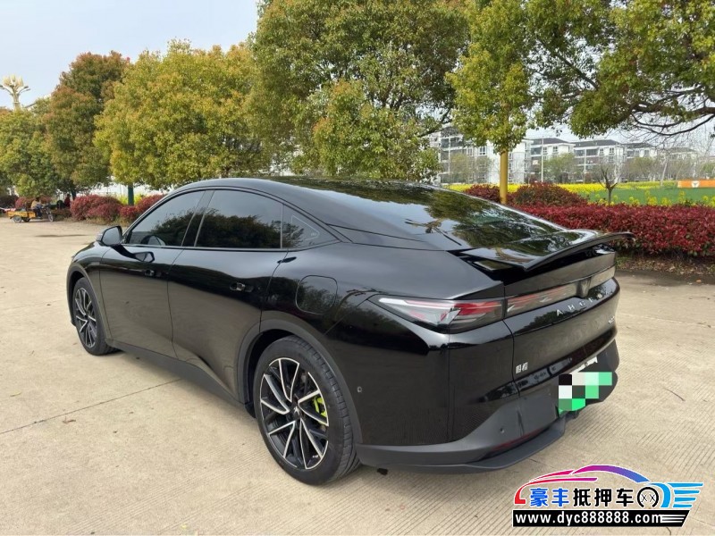 25年极狐阿尔法S轿车抵押车出售