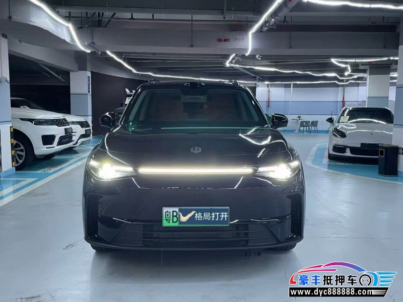 抵押车出售25年零跑C16轿车