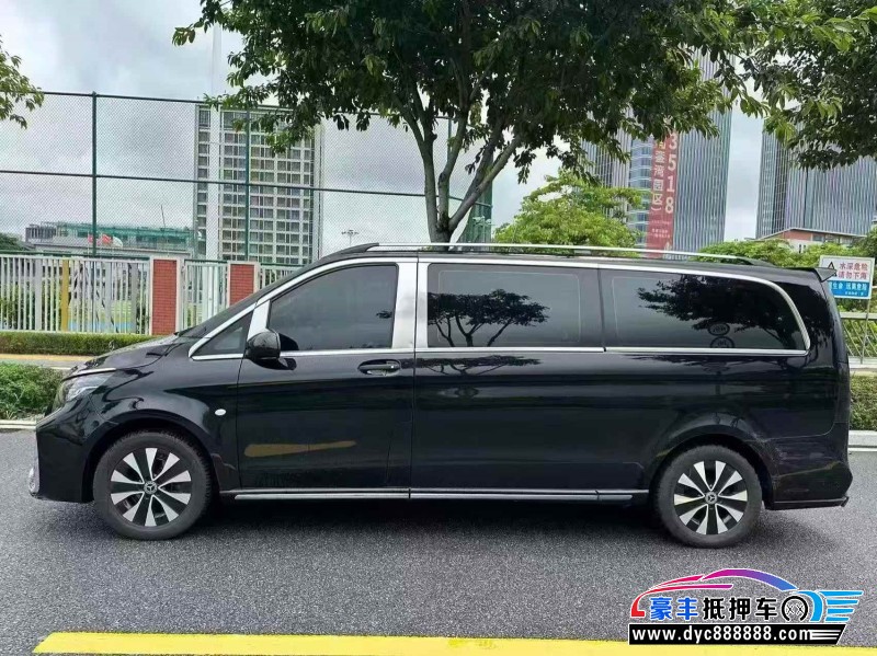 22年奔驰威霆轿车抵押车出售