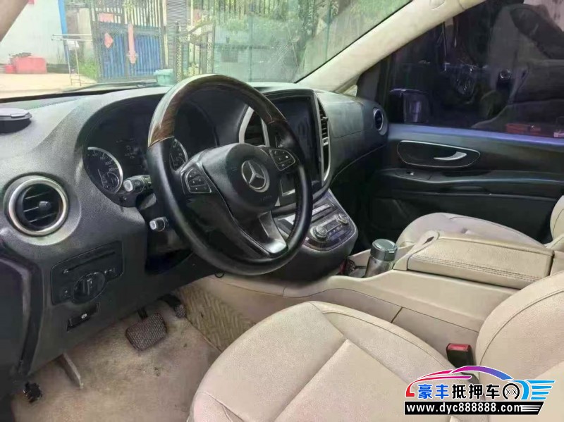 17年奔驰威霆轿车抵押车出售