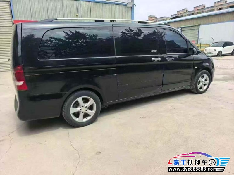 17年奔驰威霆轿车抵押车出售