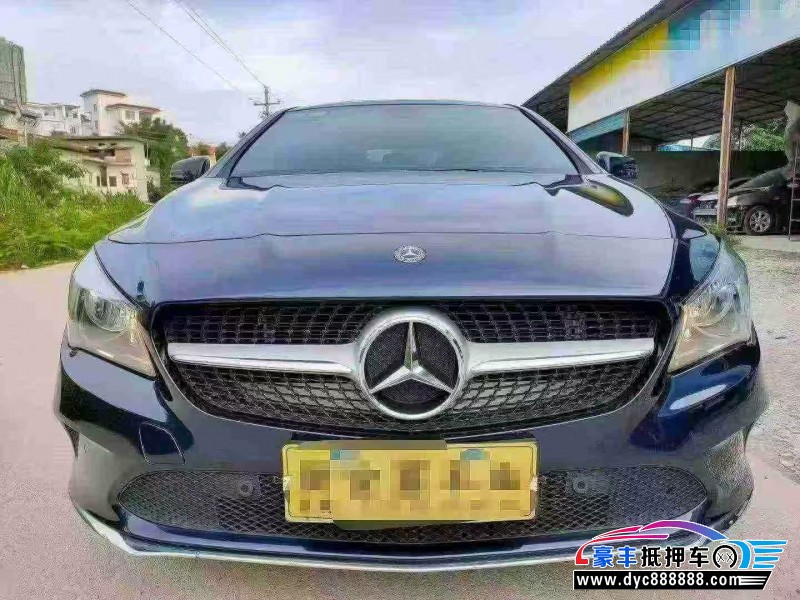 抵押车出售18年奔驰CLA轿车