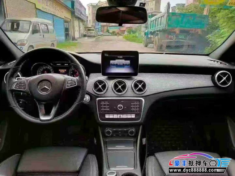 18年奔驰CLA轿车抵押车出售