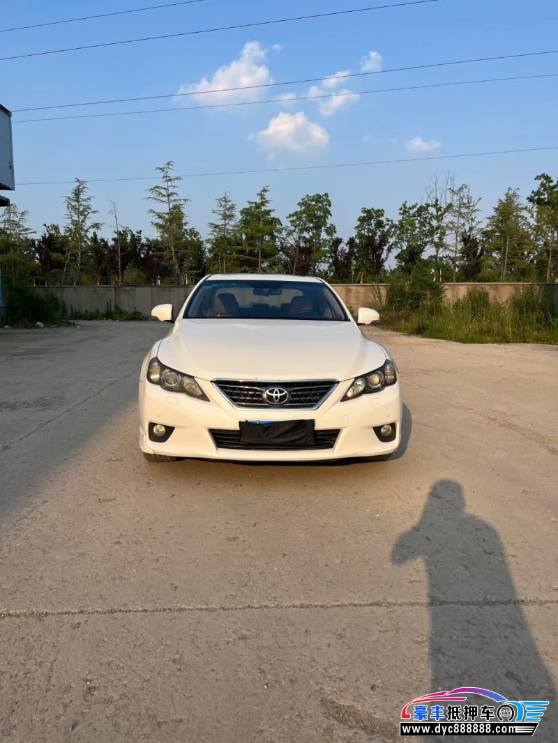 抵押车出售12年丰田锐志轿车