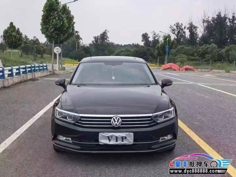 抵押车出售19年大众迈腾轿车