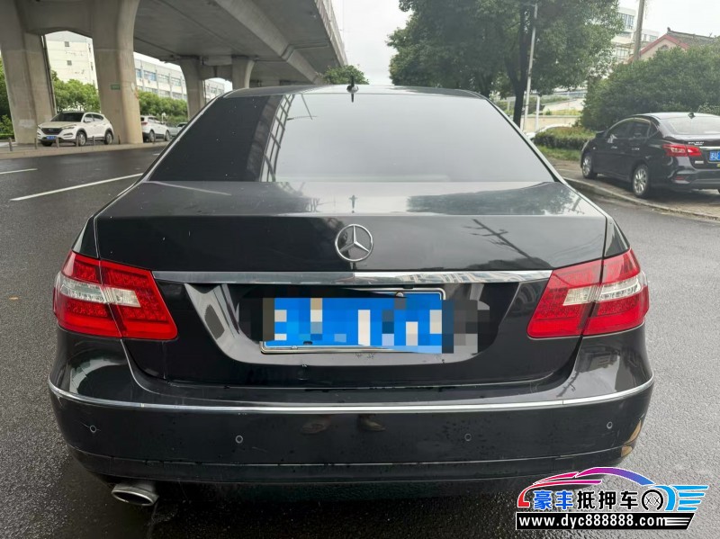 12年奔驰E轿车抵押车出售