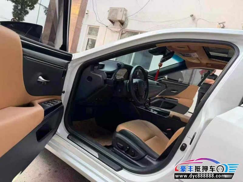 21年雷克萨斯ES轿车抵押车出售