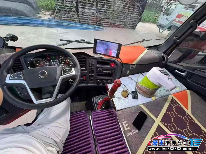 20年重汽豪沃轿车抵押车出售