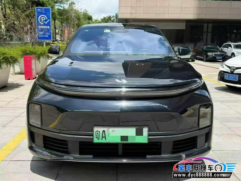 抵押车出售23年理想L7轿车