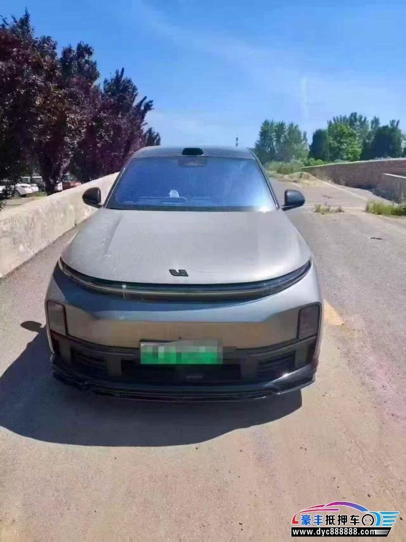 抵押车出售23年理想L7轿车