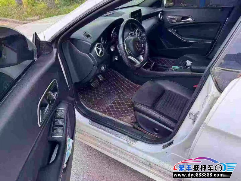 18年奔驰CLA轿车抵押车出售