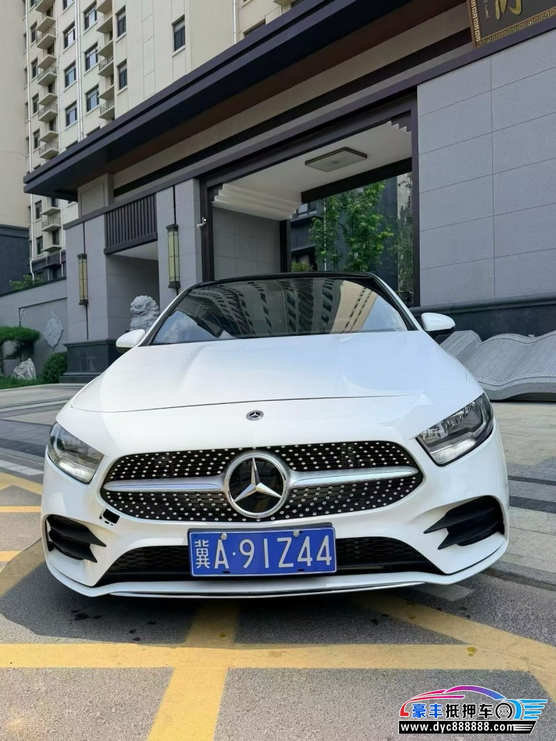 22年奔驰A轿车抵押车出售