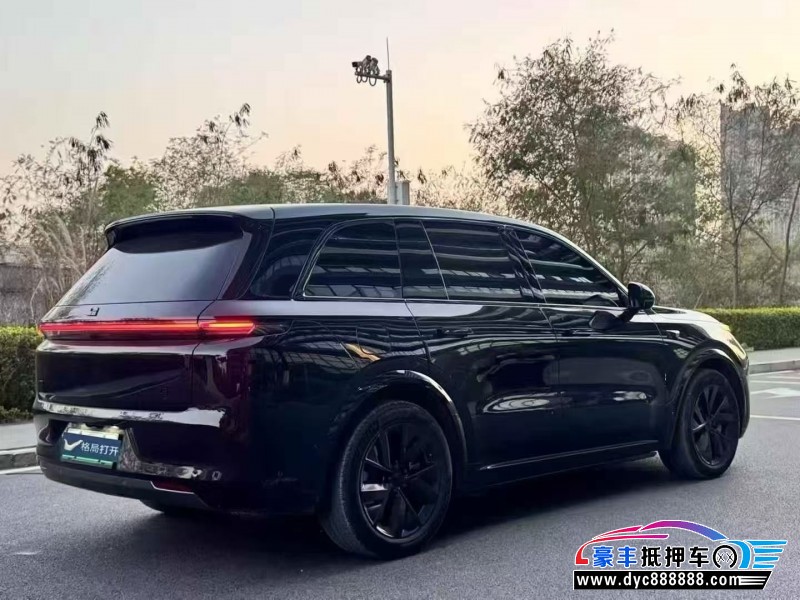 23年理想L8轿车抵押车出售