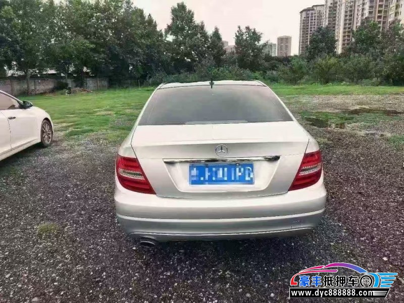 13年奔驰C轿车抵押车出售
