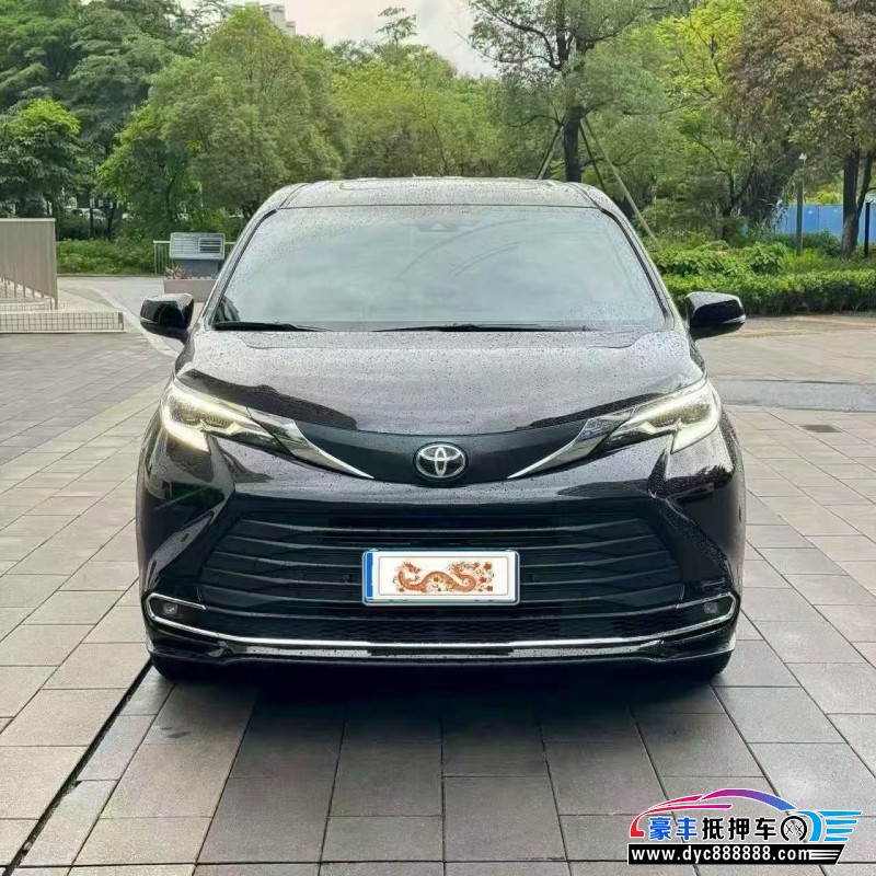 抵押车出售25年丰田塞纳轿车