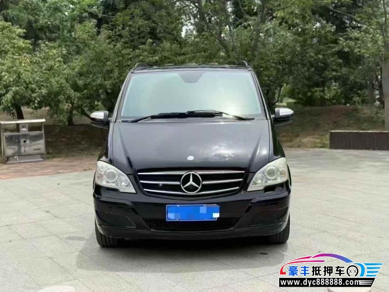 抵押车出售13年奔驰唯雅诺轿车