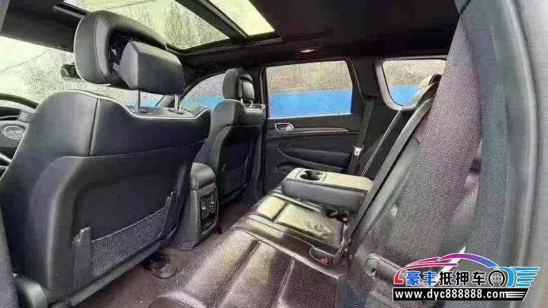 17年Jeep大切诺基轿车抵押车出售