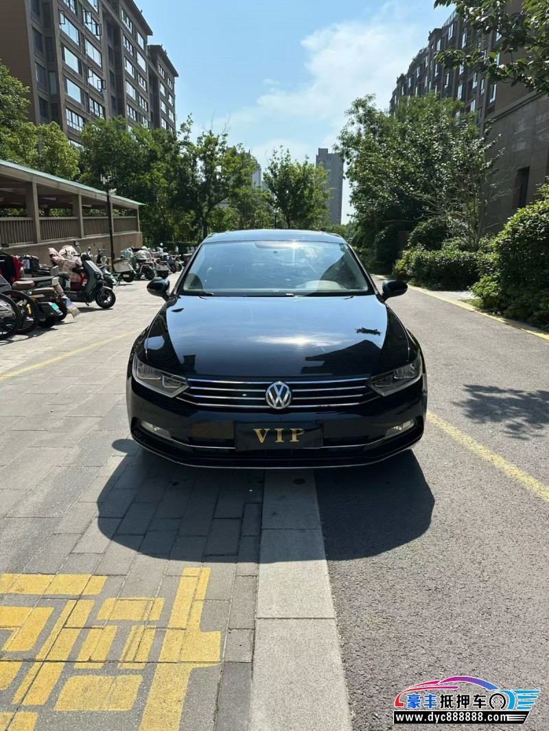 抵押车出售18年大众迈腾轿车