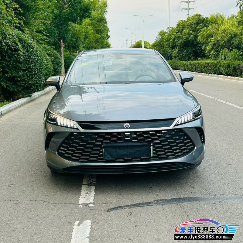 抵押车出售25年比亚迪秦轿车
