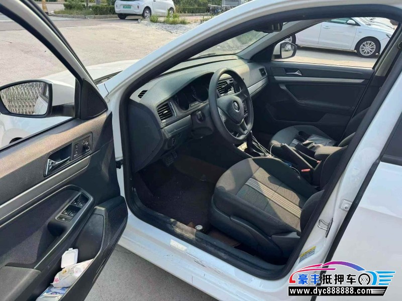 15年大众朗行轿车抵押车出售