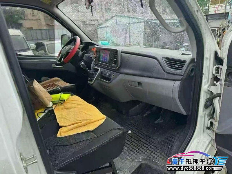 22年上汽大通V80轿车抵押车出售