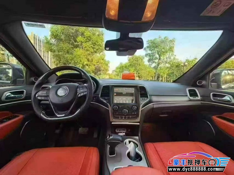 16年Jeep大切诺基轿车抵押车出售