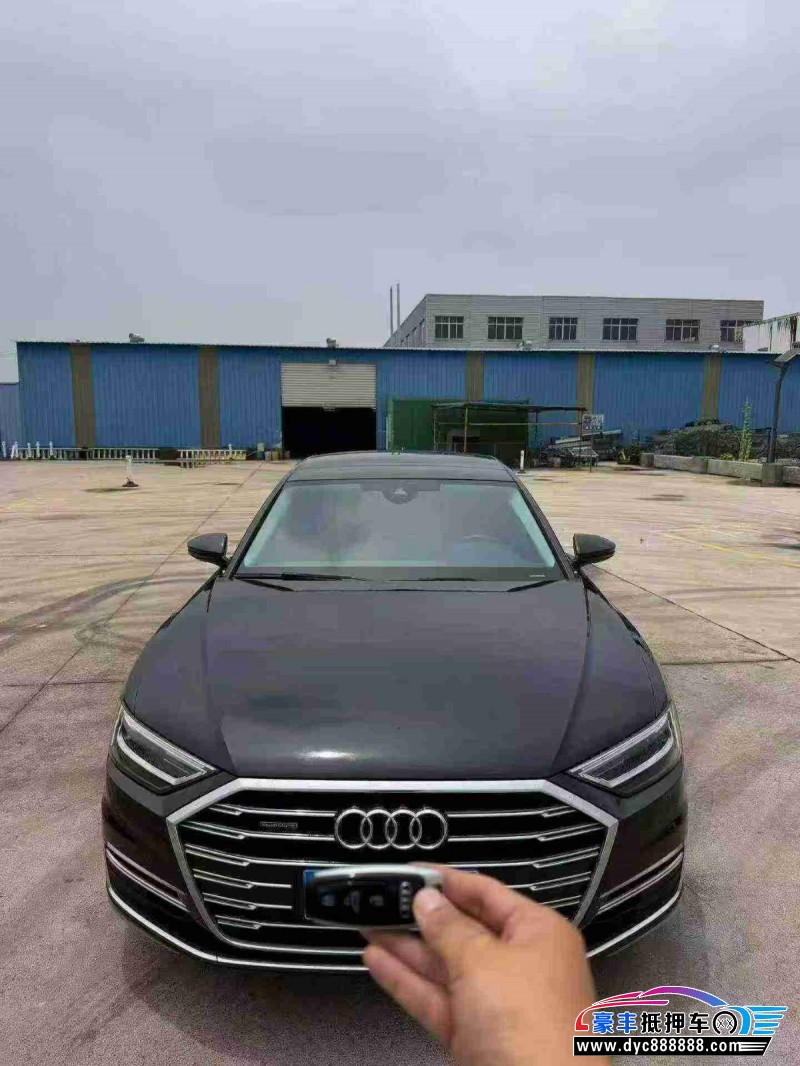 抵押车出售22年奥迪A8轿车