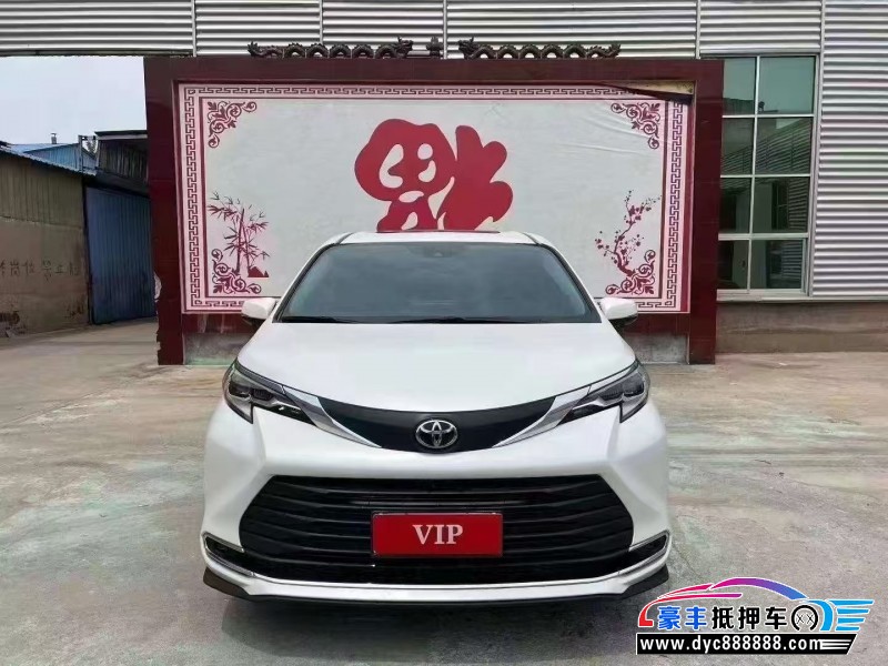抵押车出售25年丰田塞纳轿车