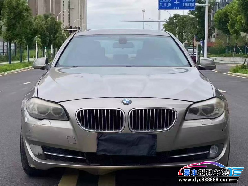 抵押车出售11年宝马5系轿车
