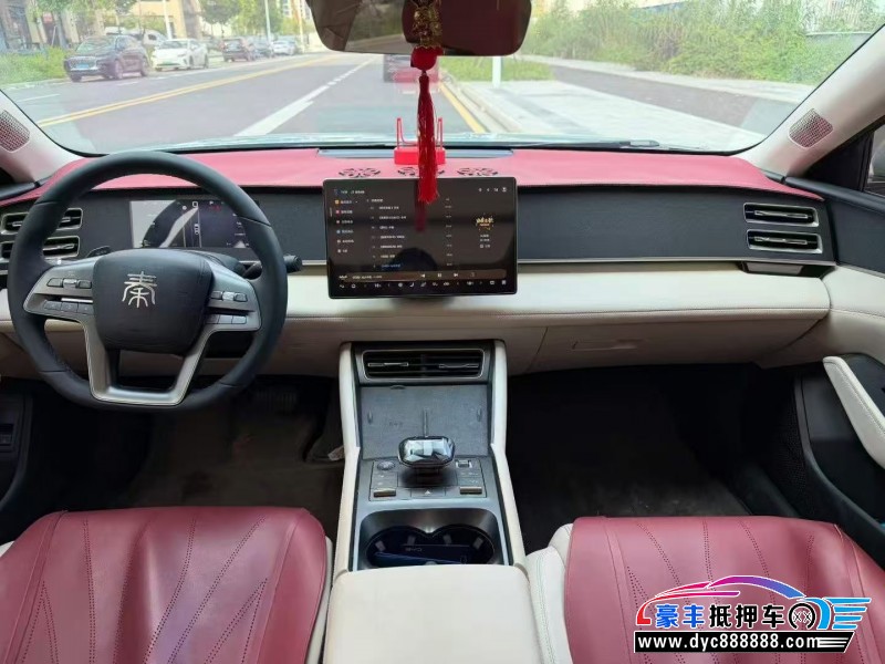 25年比亚迪秦轿车抵押车出售